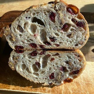 Walnut & Cranberry sourdough ขนมปังซาวโดว์ วอลนัท แครนเบอร์รี่