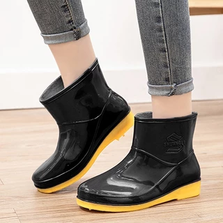 ShoesStudiosสินค้าใหม่ รองเท้าบูทแฟชั่น เหมาะสำหรับงานหน้าฝน รุ่นนี้มีถึง5สีให้เลือกด้วยกัน ราคาถูกขนาดนี้ ไม่มีไม่ได้แล