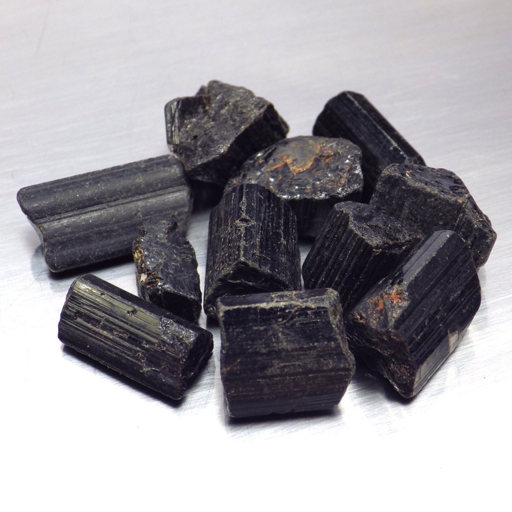 พลอย ก้อน แบล็ค ทัวร์มาลีน ดิบ แท้ ธรรมชาติ ( Natural Black Tourmaline ) หนักรวม 100 กะรัต