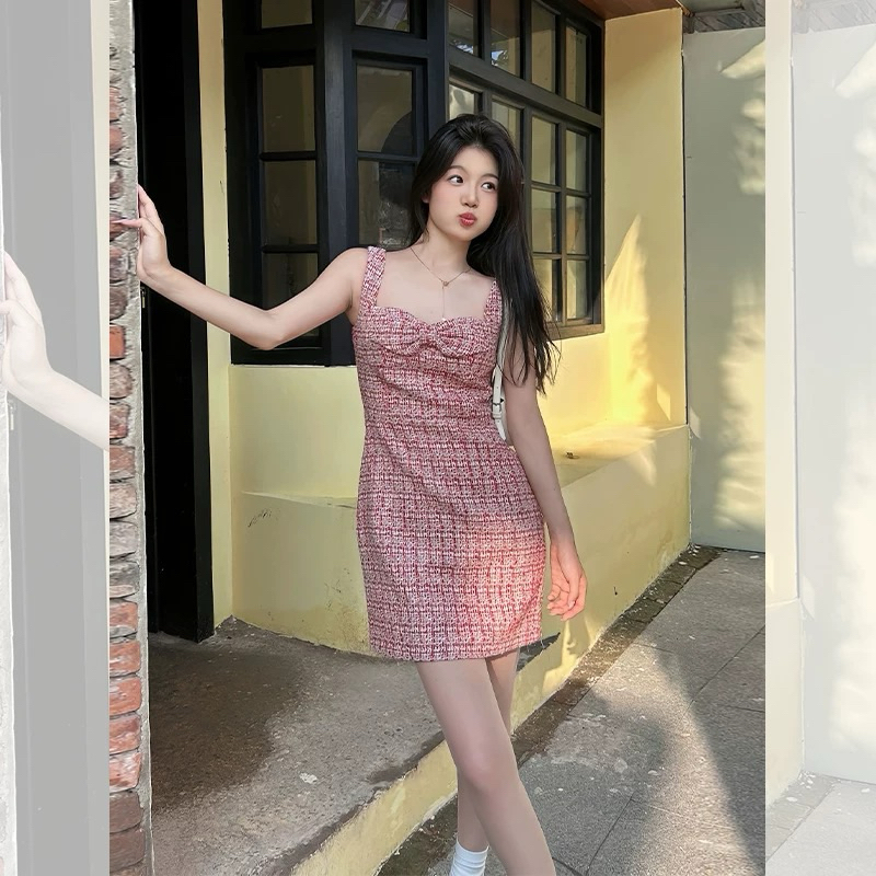 petitstuffs red dress (พร้อมส่ง)