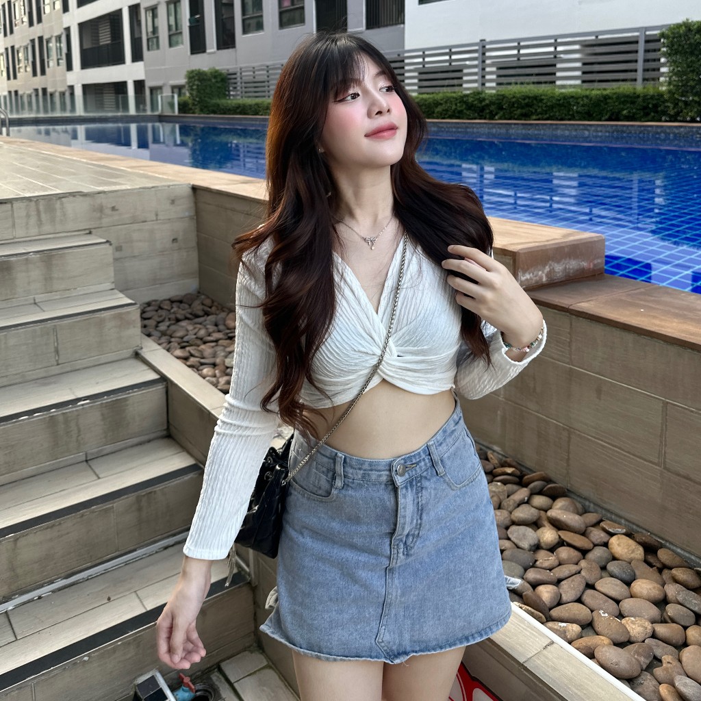 เสื้อครอปแขนยาว ผ้าเปลือกไม้ แต่งบิดช่วงอก เซ็กซี่มากแม่ รุ่น ครอปยูนาบี B-005-1-A