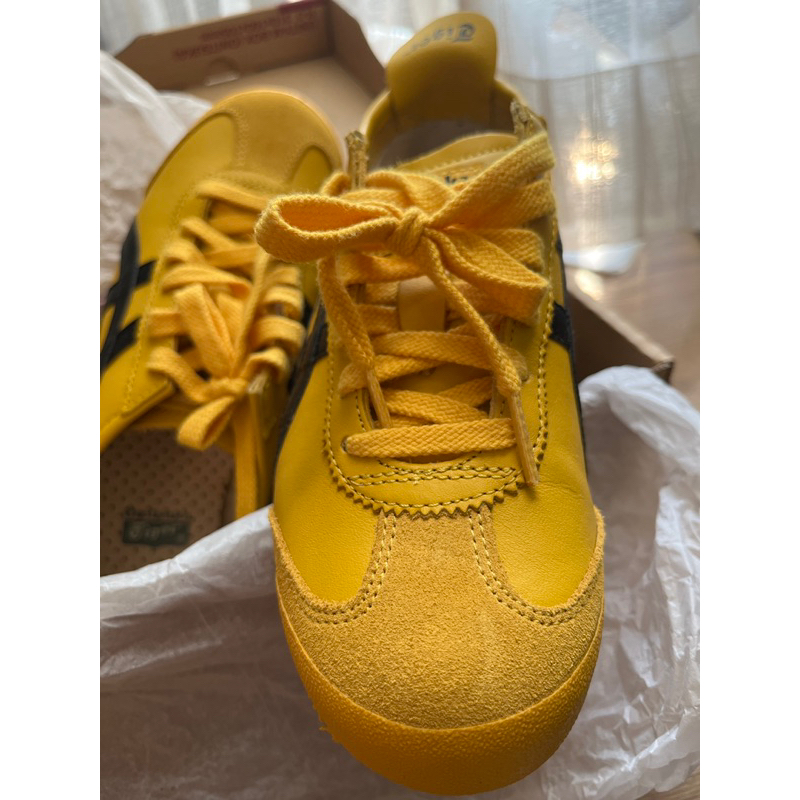 Onitsuka Tiger ของแท้ 100% มือสอง ใหม่มาก ไม่เคยใส่ สีเหลืองคาดดำ รุ่น MEXICO 66 YELLOW/BLACK HL202 