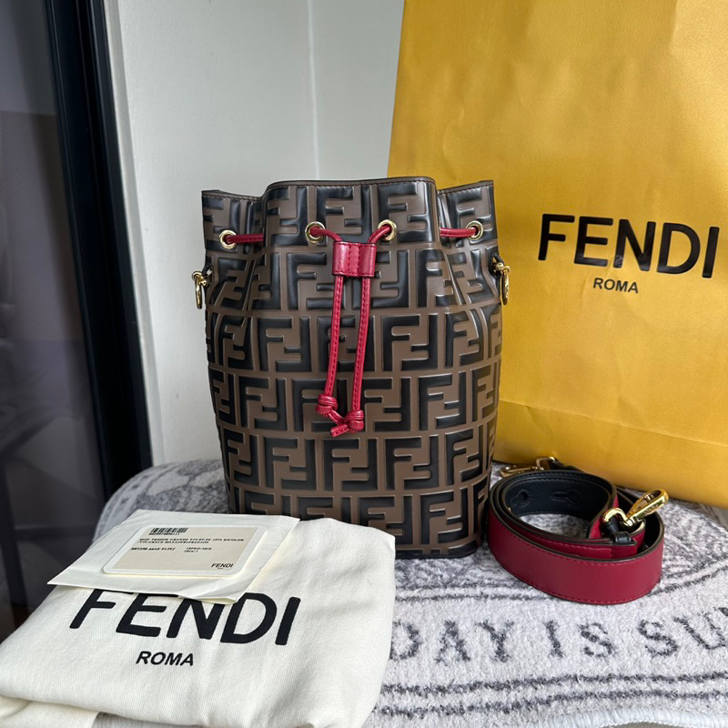 กระเป๋า Fendi ของแท้ Mon tresor ทรงจีบ บัคเก็ต อุปกรณ์ครบ ปี 2020