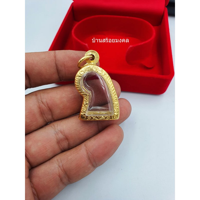G047 กรอบทองเลเซอร์ ใส่เขี้ยวเสือ หลวงพ่อปาน ขนาดหน้าจอ 2.2 * 1.5 cm สำหรับใส่พระเครื่อง ใส่ง่ายครับ มียางรองให้ ห่วงแถม ราคา ถูกที่สุด ดีลบีเคเค