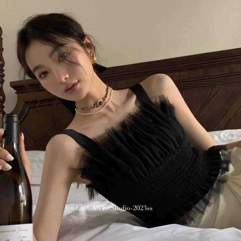 diary.(bratop2216)เสื้อสายเดี่ยว สม็อคตัว ดีเทลแต่งซีทลูหน้าอก เซ็กซี่ ดูเอวเล็ก