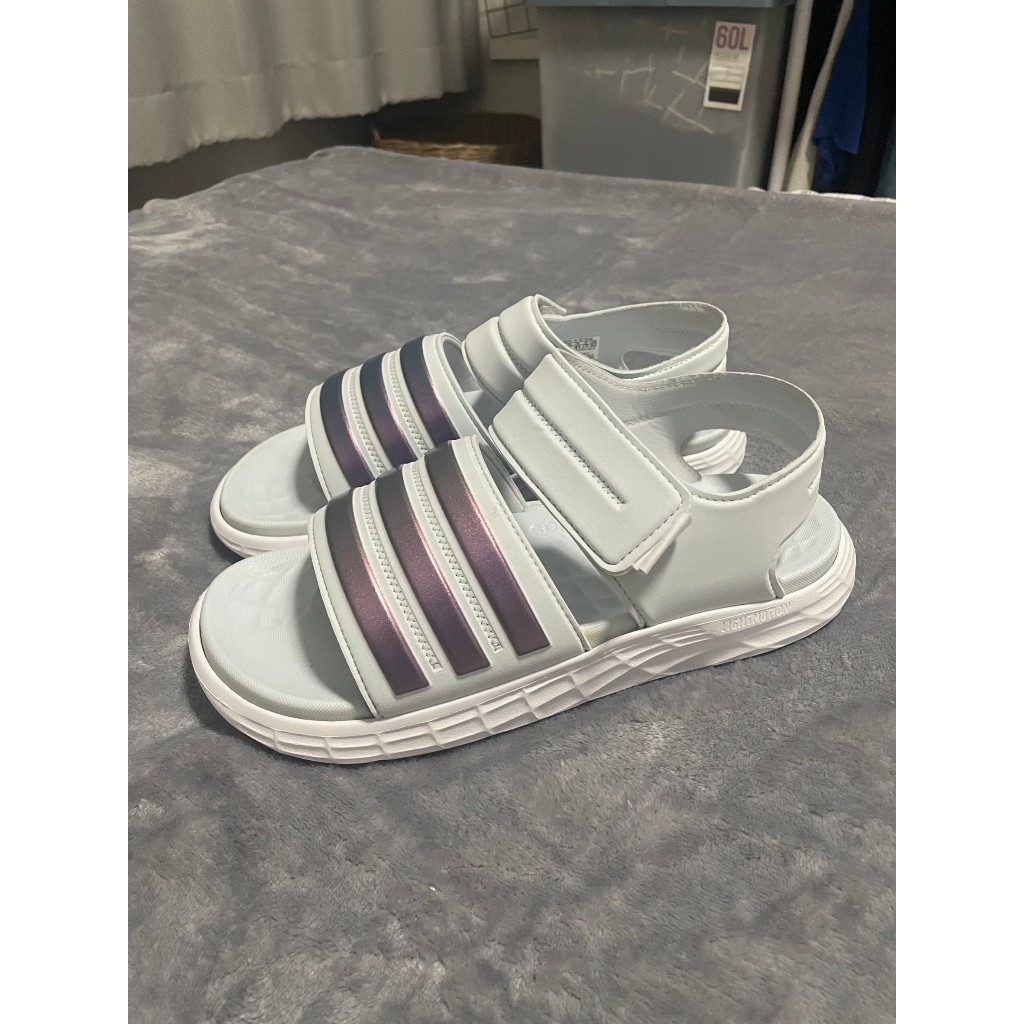 แท้ !! รองเท้าแตะรัดส้น Adidas ไซส์ 9UK หญิง/ชาย ใส่ได้