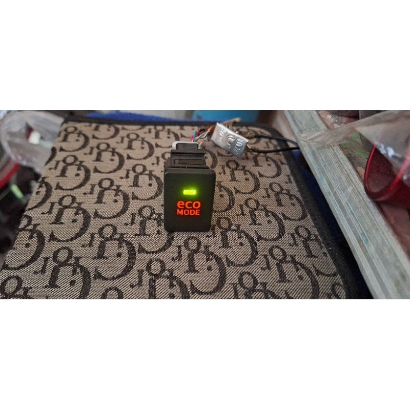 สวิทช์ เปิด-ปิด eco MODE TOYOTA แท้ ขนาดใส่ช่องสวิทช์ Toyota Revo