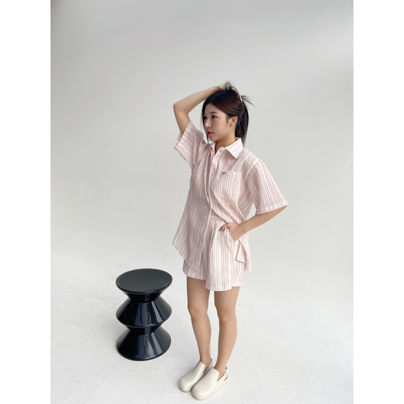 PIXXIE SET ชุดเซ็ตเสื้อเลิ้ตแขนสั้น พร้อมกางเกงขาสั้น ผ้าอัดลายพลีท /dressylismm