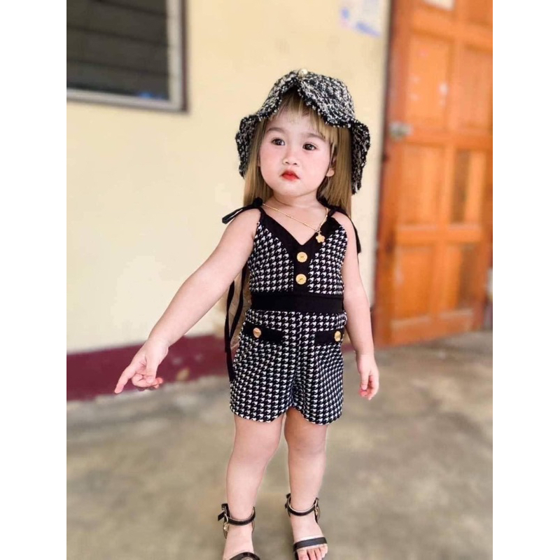 ชุดเซทชิโนกะดุมทอง ผูกไหล่ เนื้อผ้ายืดนิ่ม แต่งกะดุมสีทอง สายไหล่ปรับได้ ด้านหลังเป็นยางยืด