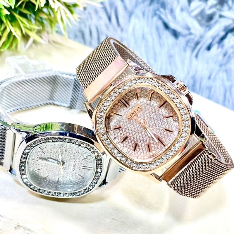 นาฬิกาGENEVA ✨ เจนีวางาน แบรนด์แท้ หน้าปัดสไตล์ปาเต๊ะ สายเเม่เหล็กใส่งายสบายไม่ต้องตัดสาย มีหลายสีหลายหน้าให้เลือกจ้า