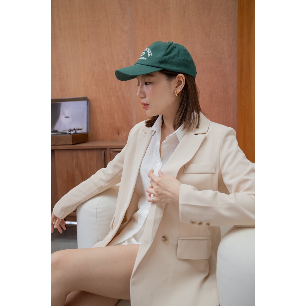 Avo whipped cream blazer โอโหหหเบลเซอร์รุ่นนี้ไม่ไหวจริงงๆ เพราะสวยมากก ดีเทลเนี๊ยบสุดๆ มีเสริมไหล่ด