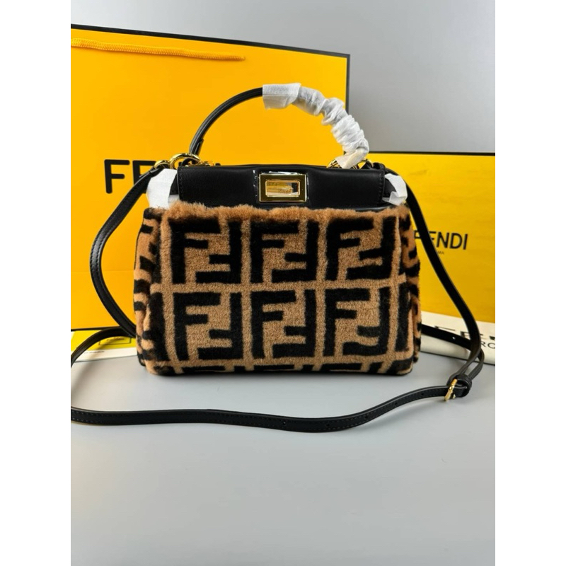 Fendi Peekaboo Mini bag(Ori)เทพ 📌size 23x18x11 cm 📌สินค้าจริงตามรูป งานสวยงาม หนังแท้