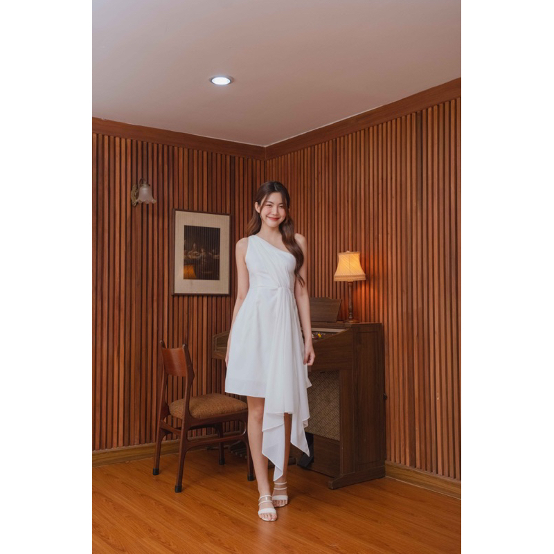 APIN - chiffon mini dress เดรสไหล่เฉียงแต่งผ้าชีฟอง