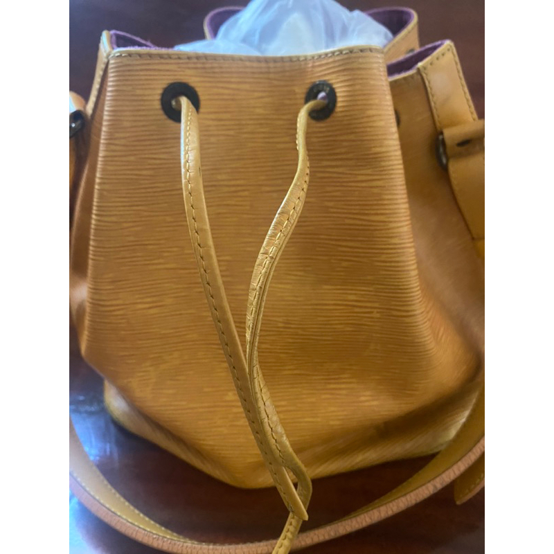 ส่งต่อ LOUIS VUITTON Epi pucci สีเหลือง