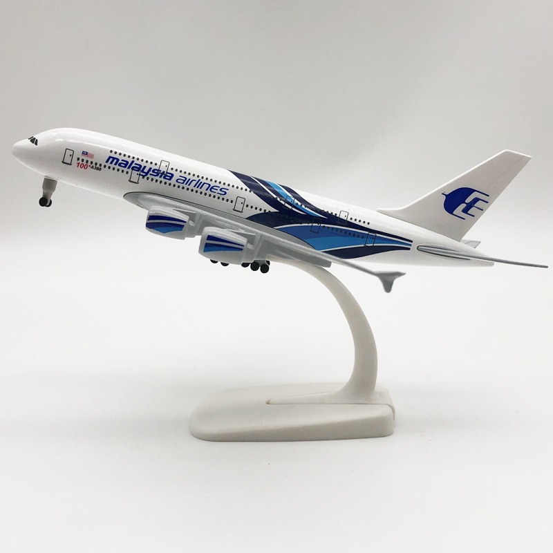[20cm] โมเดลเครื่องบินมาเลเซีย Malaysia Airlines A380 (Aircraft Model) วัสดุทำจากเหล็ก มีล้อเครื่องบิน พร้อมฐานพลาสติก