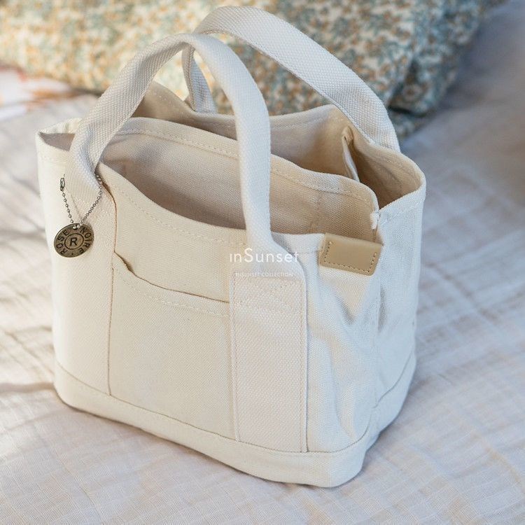 Tote Bag Canvas กระเป๋าโท้ทใบเล็ก ผ้าแคนวาส มีที่รองก้น ไม่มีพวงกุญแจ พร้อมส่ง