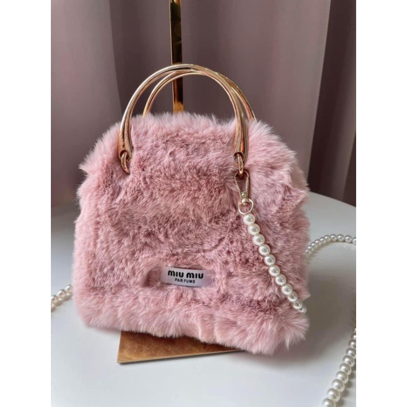 กระเป๋าMIU MIU Fluffy Blush Pouch