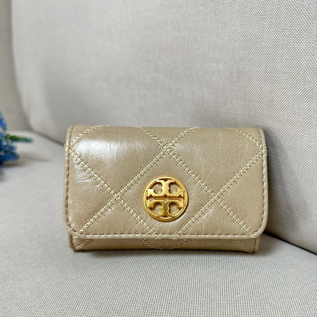 📌Isa Lovely Shop📌  TORY BURCH WILLA GLAZED CARD CASE 143906 COLOR: ALMOND FLOUR