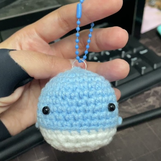 พวงกุญแจ วาฬ สีน้ำเงิน/ฟ้า โครเชต์ Whale Crochet Keychain