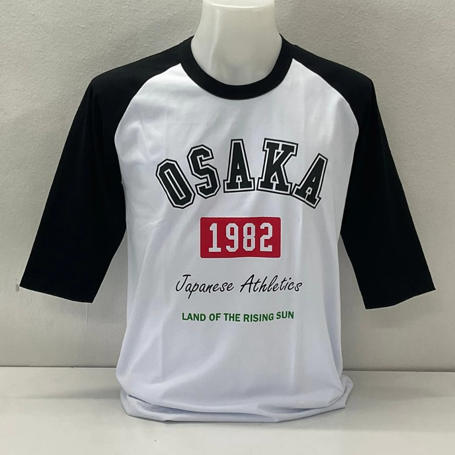 เสื้อสโลปแขนสามส่วนคอกลมมีลายสกรีนทรงตรงใส่ใด้ทั้งชายหญิง