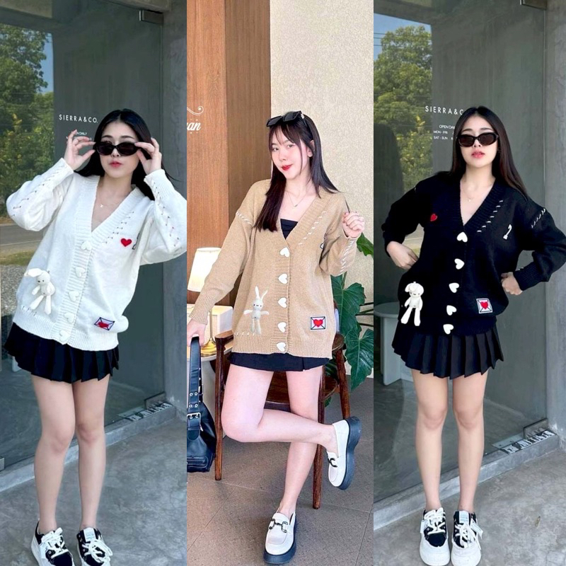 Beiiew Cardigan เสื้อคลุมผ้าไหมพรมแต่งกระดุมหัวใจผ่าหน้า เป็นงานผ้าสีพื้นเรียบ แต่งปักกระต่ายแถบชายข้าง