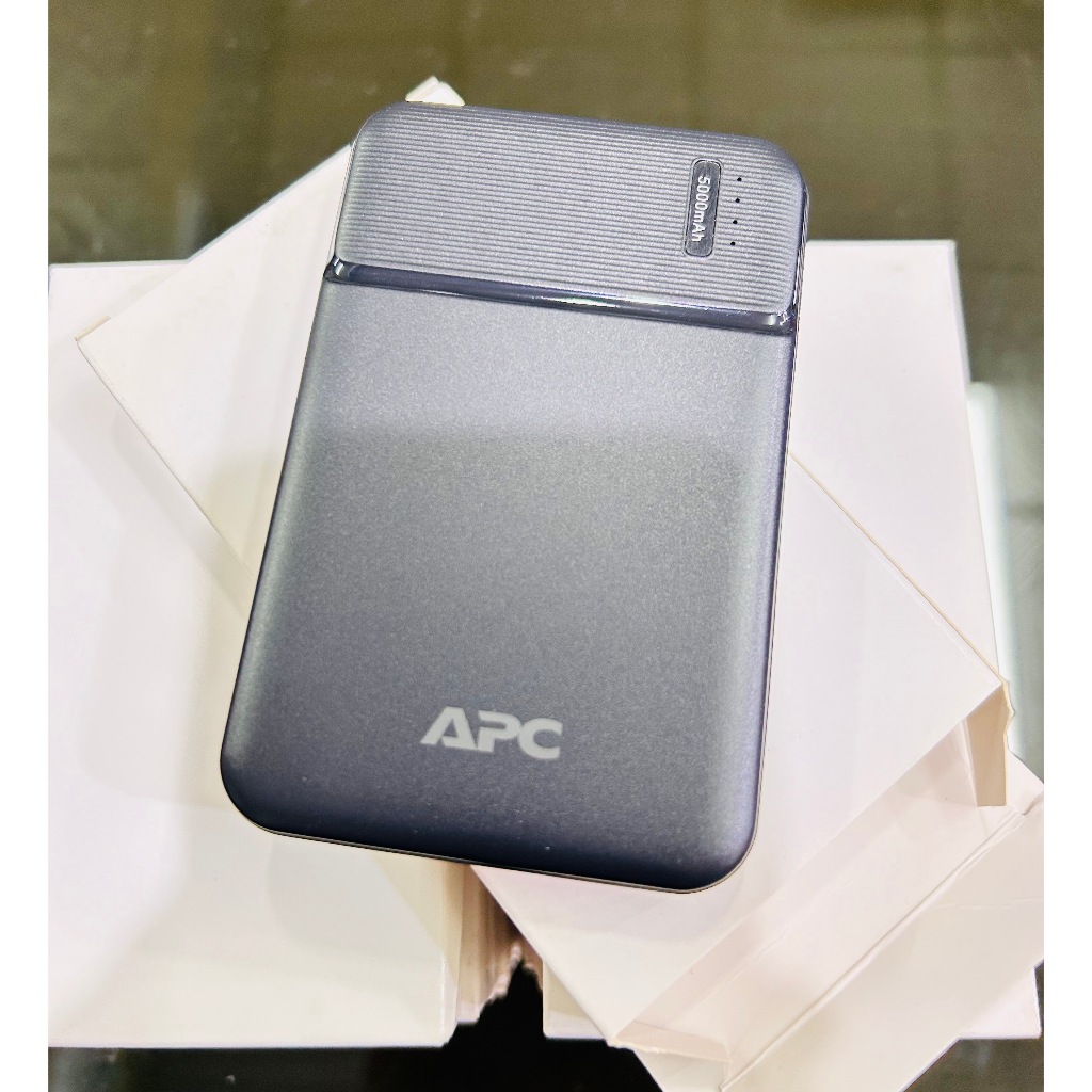 แบตเตอรี่สำรองจาก APC Powerbank ความจุ 5000mAh