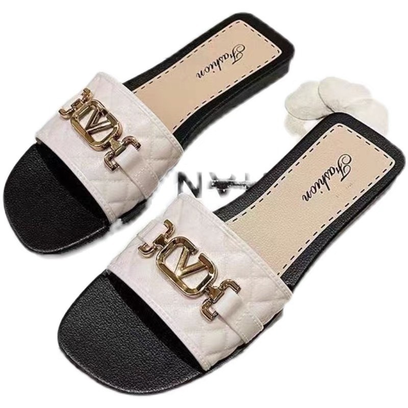 รองเท้ารุ่นใหม่ รองเท้าแตะแต่งโซ่แฟชั่น ส้นแบน พื้นนุ่ม นุ่มใส่สบาย （แนะนำให้ซื้อเพิ่ม1เบอร์) - รูปที่ 2