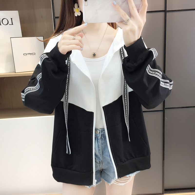 เสื้อแจ็คเก็ตผู้หญิงมีกระเป๋าและหมวกผ้าดีใส่สบาย เสื้อฮู้ดยอดฮิตติกต็อก 3สี ดำ ชมพู เขียว 4ไซส์ M-XXL （พร้อมส่ง）（ของไทย）