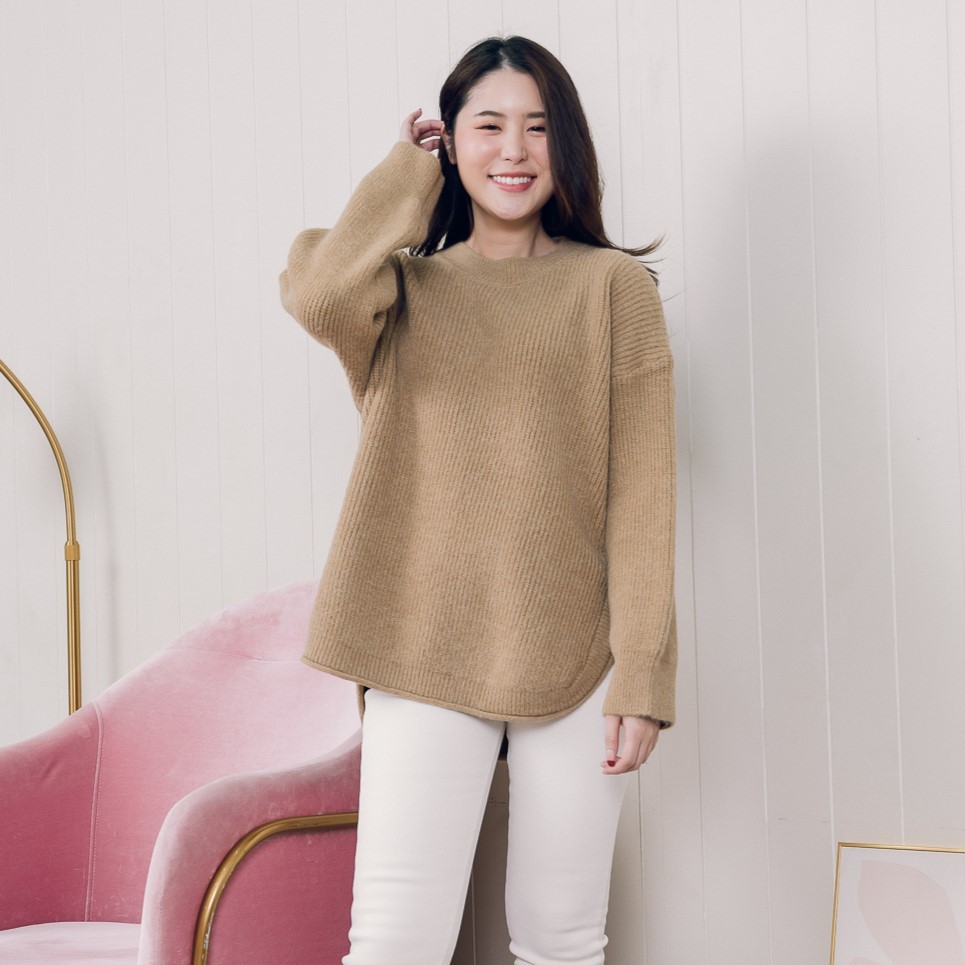 SNOWCOVER - SC164 Seoul Sweater เสื้อไหมพรมผสมวูลคอกลม ทรงOversized สไตล์เกาหลีเกาใจ ผ้าหนานุ่มทอแน่น ใส่อุ่นสบายที่สุด