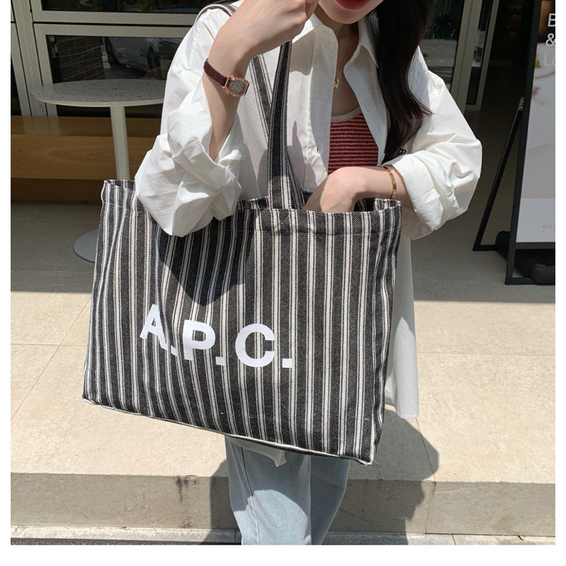กระเป๋าผ้าลายทางสะพายข้างใบใหญ่ A.P.C มี 3 สี
