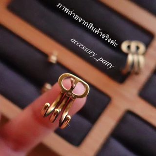 💛ต่างหูCd รุ่นD17 tri-line earrings สีแอนทีคค่ะ รุ่นนี้ใส่สวยมส่ง่ายเข้าได้ทุกลุคค่ะ หยิบใช้ได้บ่อยค่ะ
