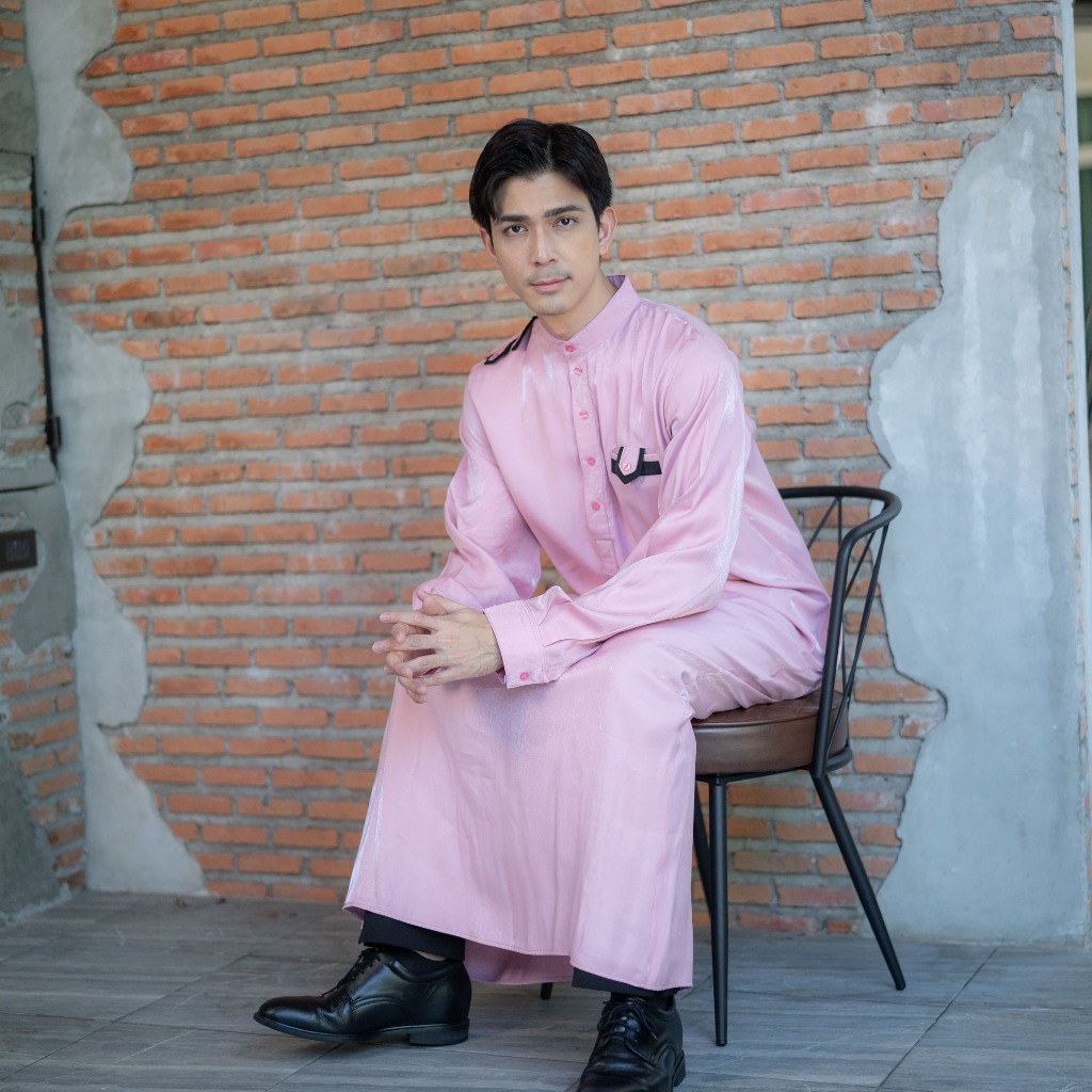 โต๊บชายแขนยาว ยอดนิยม แต่งอินธนูบนบ่าขวา เนื้อผ้าชิมเมอร์ ทรงสวยสุดเท่ห์ AE42วาริสมุสลิม