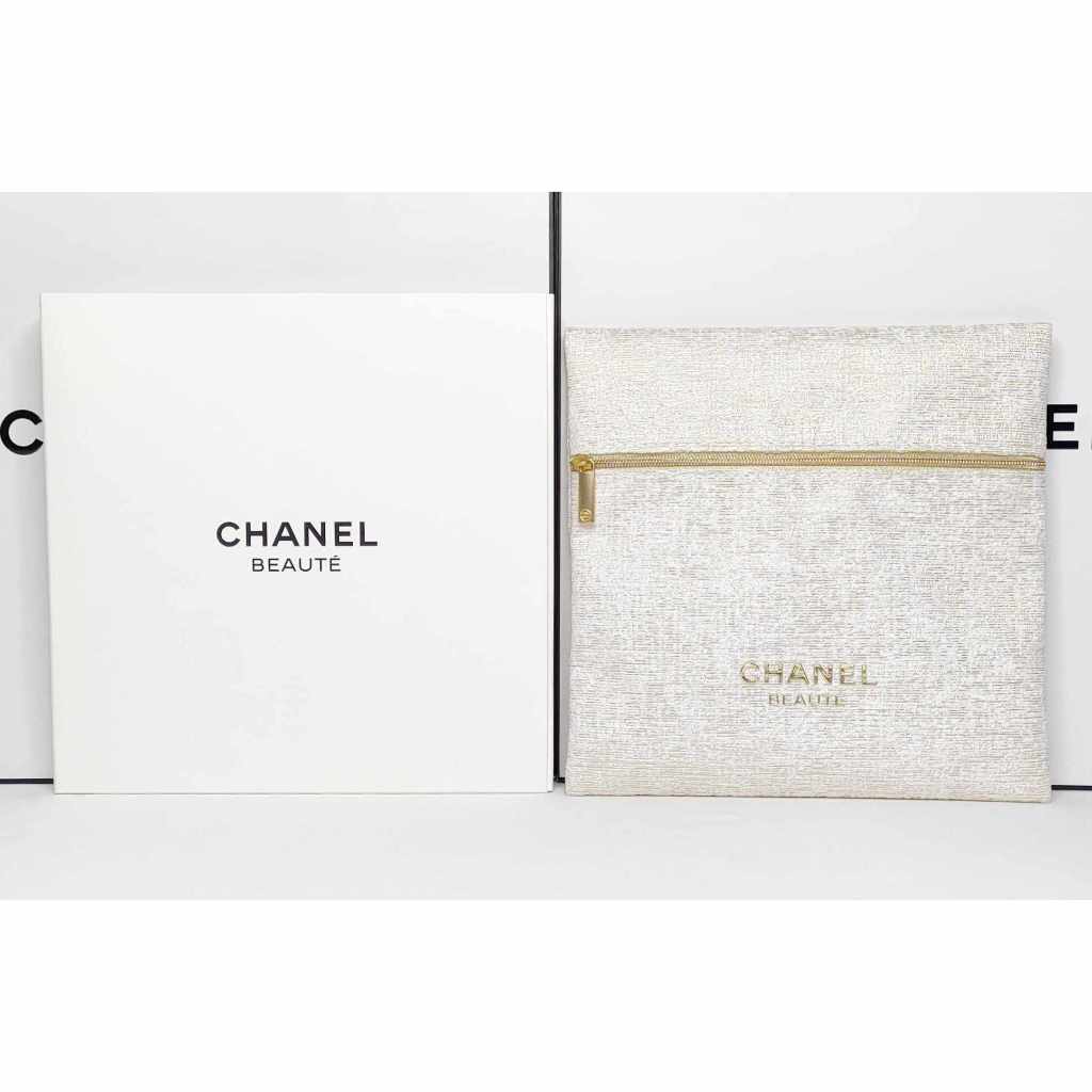 Chanel กระเป๋าเครื่องสำอางชาแนลของแท้💯 Chanel Cosmetic Bag Chanel Holiday Chanel Christmas Chanel กร