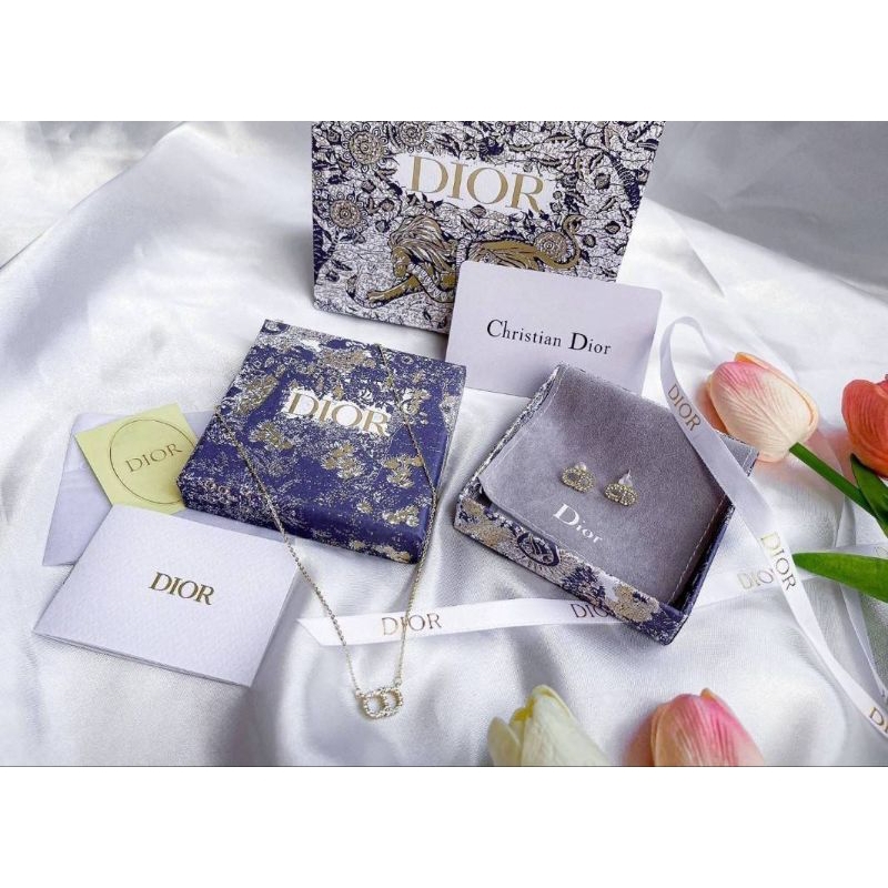 พร้อมส่งในไทย สร้อยคอ + ต่างหู งานปั๊มแบรนด์สวยมากก "พร้อมอุปกรณ์