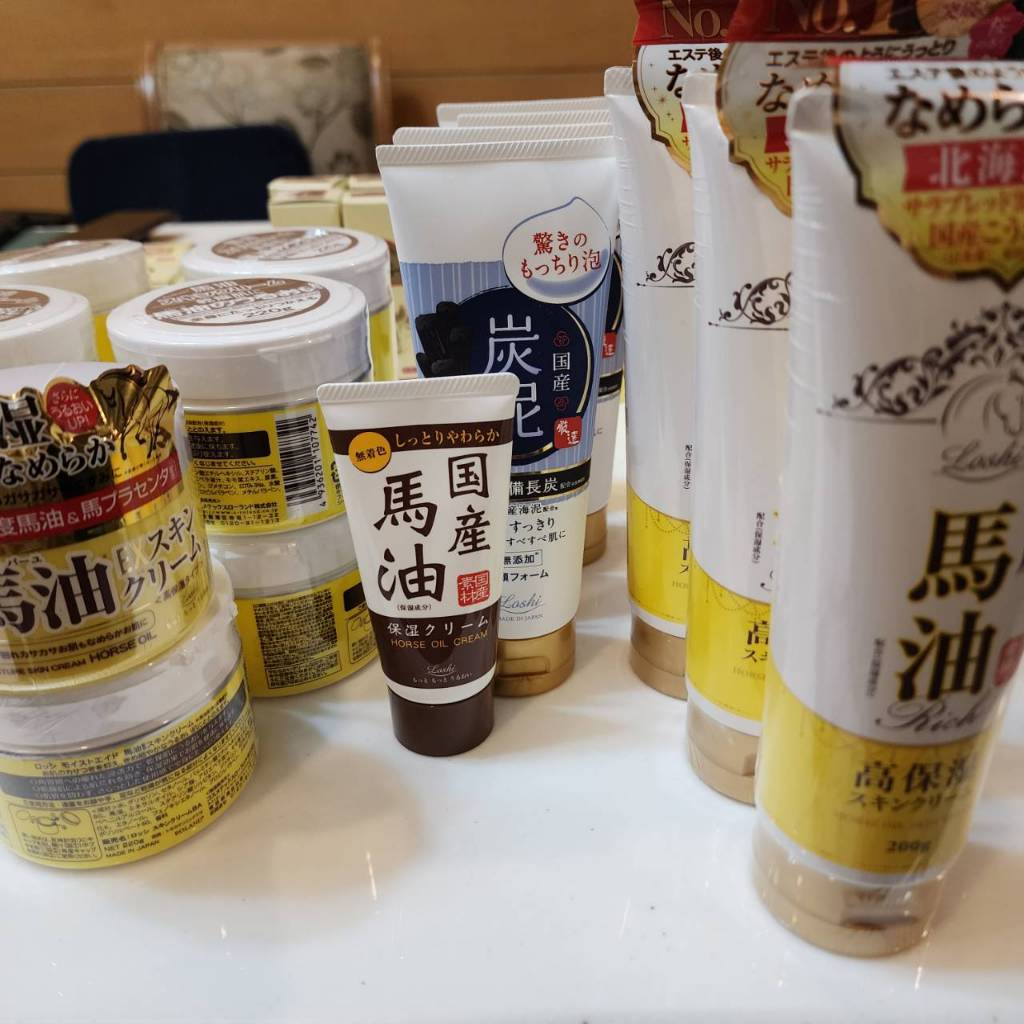 Loshi Horse Oil Moisture Skin Cream ขนาด 220g ครีมน้ำมันม้า โฟมล้างหน้ายอดขายอันดับ 1 ในญี่ปุ่น ราคา ถูกที่สุด ดีลบีเคเค แกลเลอรีภาพที่ 3