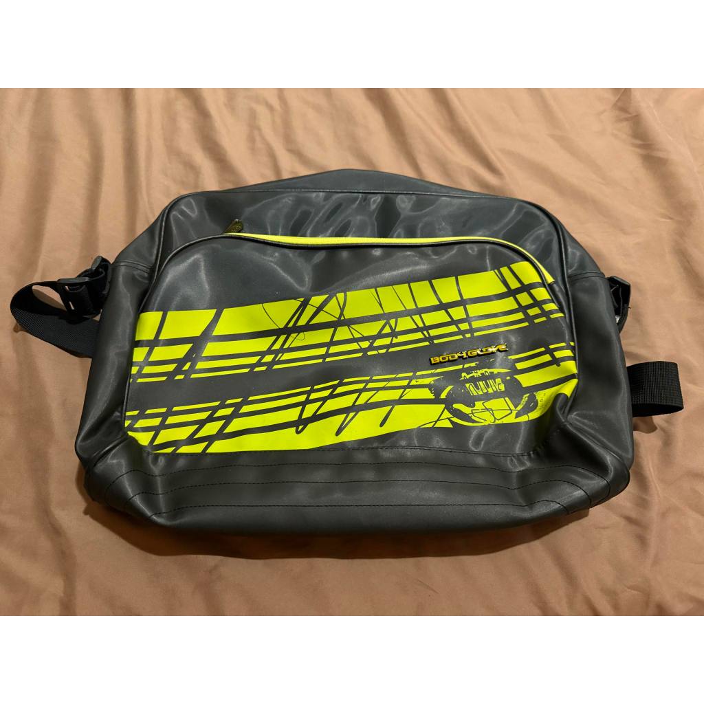 [มือสอง] กระเป๋าสะพายข้าง body glove