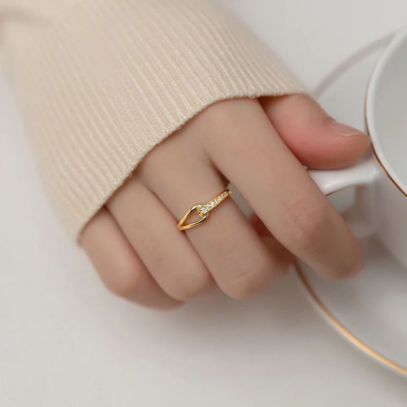 TIARA Lavish Ring (size 6)