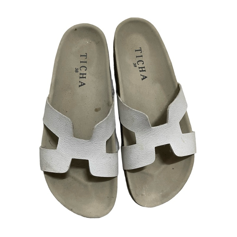 รองเท้าแตะ Ticha มือสอง