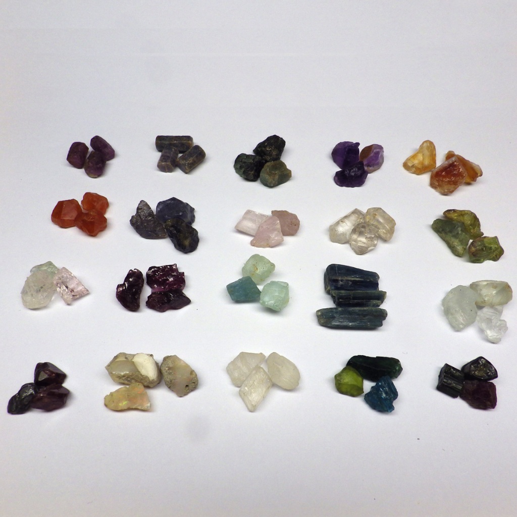 พลอย ก้อน ดิบ ธรรมชาติ แท้ แฟนซีรวมๆ 20 ชนิด ( Unheated Natural Rough Mix Gemstones )