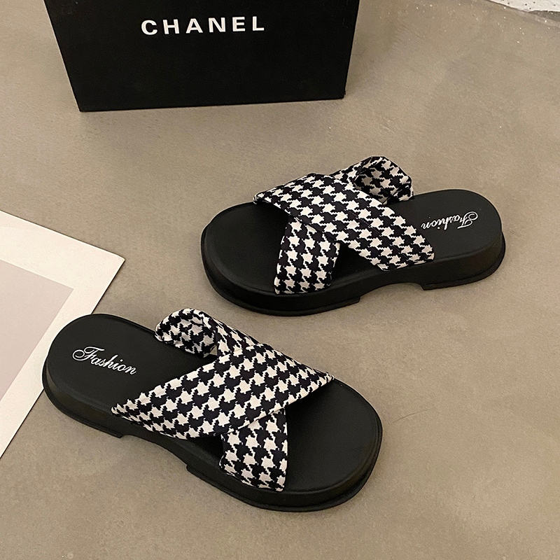 Swfit พร้อมส่ง รองเท้าแฟชั่นสำหรับผู้หญิง งานดีงานสวย วัดสุดยางคุณภาพดี มีมาให้เลือก 3 สี ขายดีเกิ๊น