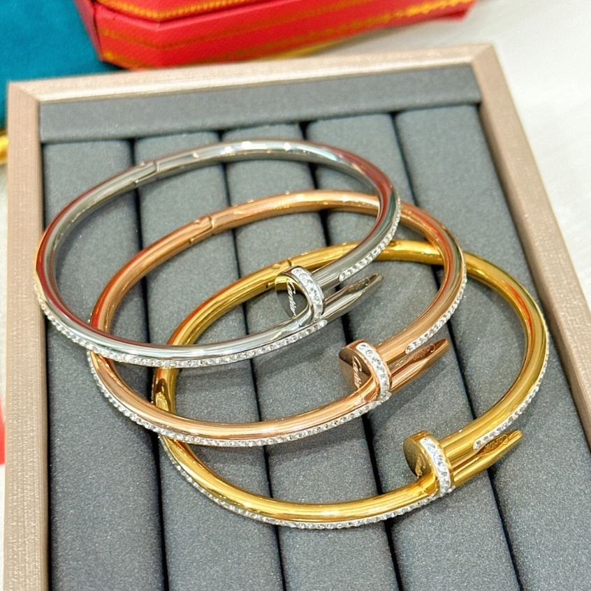 🔥รุ่นพิเศษ🔥 กำไลตะปู เพชรรอบวง งานปั๊ม 3 จุด งานสแตนเลสสตีลแท้ (พร้อมส่งจากไทย)