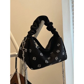 A diamond bag 🪩 กระเป๋าสุดเก๋ผ้าซาตินแต่งโลโก้เพรช ทั้งใบ สว…