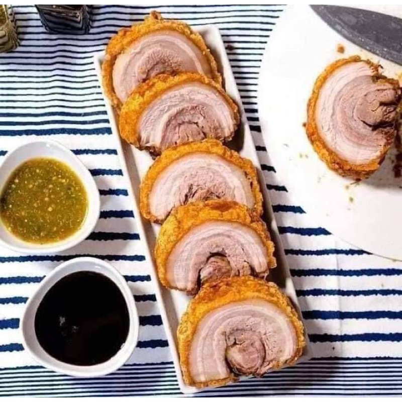 หมูกรอบชาชู สินค้าพร้อมส่ง ชิ้นละ400กรัม หนังกรอบเนื้ิอนุ่ม