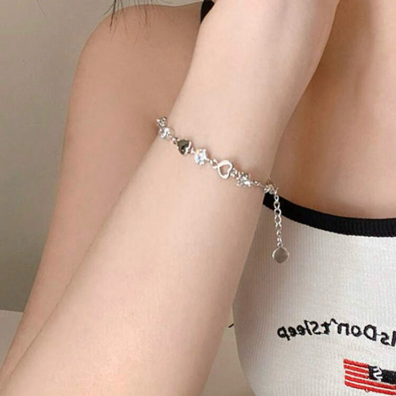 พร้อมส่ง สร้อยข้อมือ สีเงิน แบบหัวใจ มินิมอล