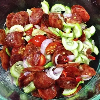 มันน้อยเนื้อเยอะ กุนเชียงหมูเกรดพรีเมี่ยม เนื้อแน่น ไม่ใส่วัตถุกันเสีย ไม่ใส่ดินประสิว สูตรโบราณอบเตาถ่าน