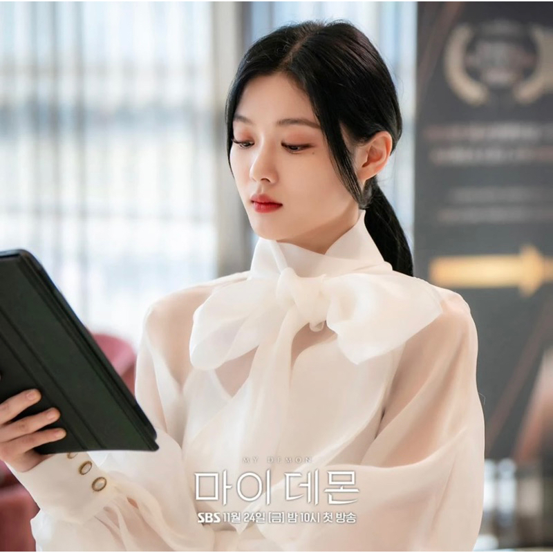 เสื้องานตัด คอปีน ผูกโบว์ตามรอยซีรีย์ ผ้าออแกนดี้ สวยจึ้ง
