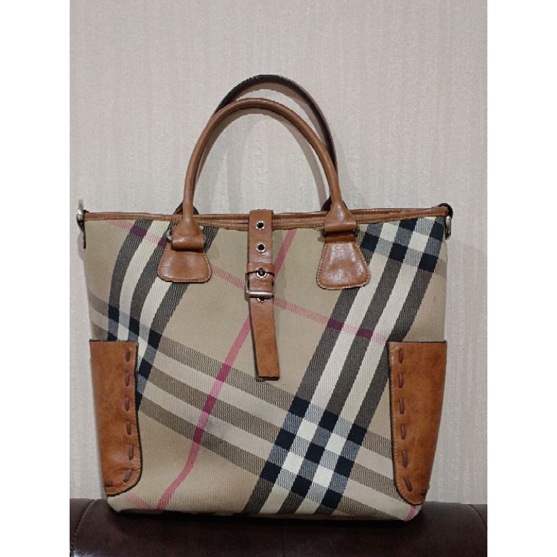 ❌sold❌กระเป๋าทรงโท้ท tate bag BB เบอเบอรี่