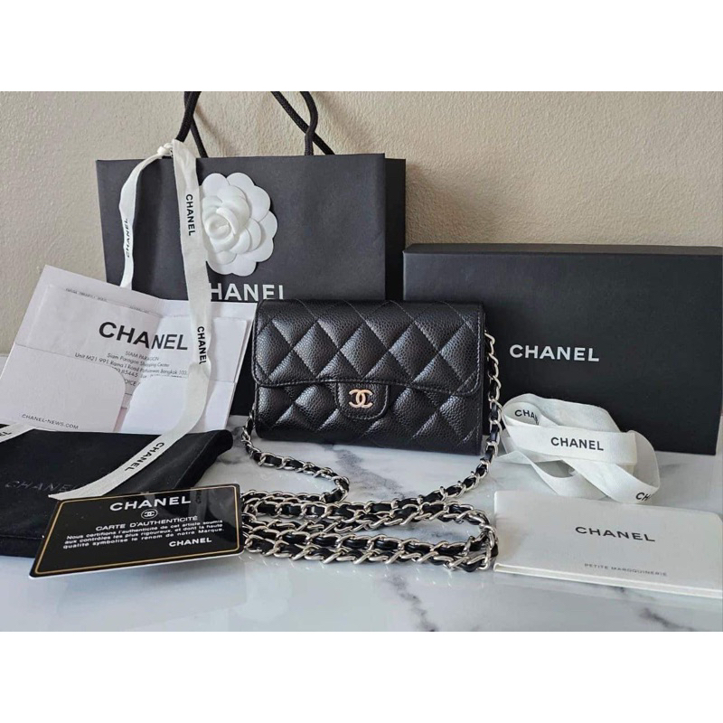 Chanel Tri-fold caviar wallet (Holo 29)
