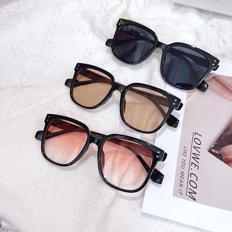 COD-ในไทย แว่นตากันแดด กรอบสีดําไล่โทนสี สีชมพู น่ารัก ป้องกันแสงแดด insสไตล์เกาหลี สไตล์ใหม่นักเรียนสำหรับผู้หญิงKrismi