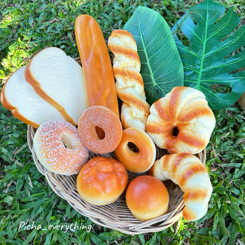 ขนมปังปลอม ขนมปัง ขนมปังเหมือนจริง ไม่ใช่สกุชชี่